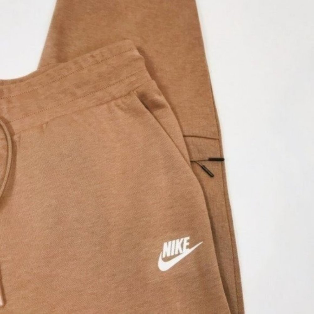 Nike Women’s Tech Fleece Jogger Sweatpants - Picture 5 of 8